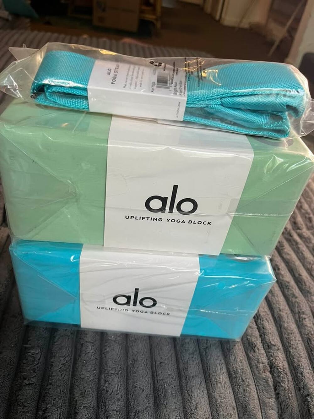 Alo Uplifting Yoga Blocks and Yoga Strap Set